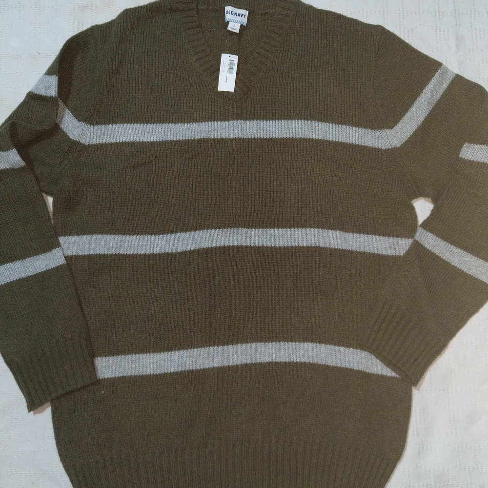 Old Navy Men's V-Neck Sweater in Olive and Gray